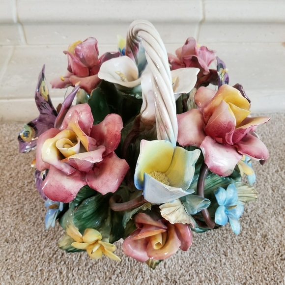 ❤EUC❤ CAPODIMONTE LARGE BASKET - Picture 9 of 16